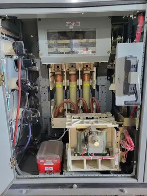 5kV Motor Control Center (MCC) Unit w/ (4) Breakers & (2) Load-Break Switches