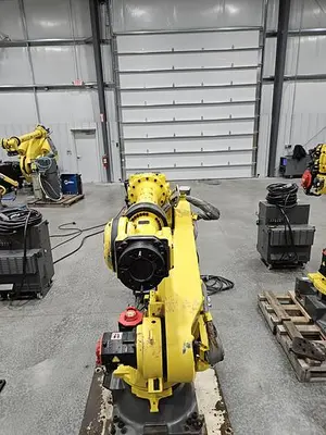 USED 2015 FANUC R-2000IC/210F
