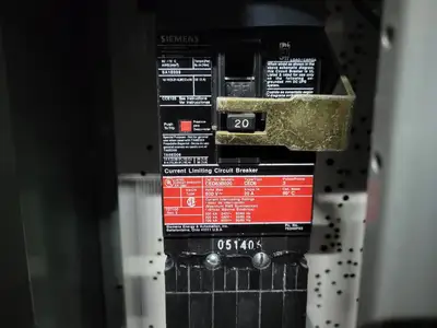 Dual 20/15A Circuit Breaker MCC Bucket