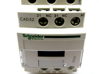 NEW SCHNEIDER ELECTRIC CAD32F7 CONTROL RELAY