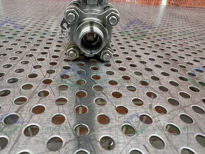 USED INLINE INDUSTRIES STAINLESS STEEL BALL VALVE W/ 1/2" SANITARY FITTING