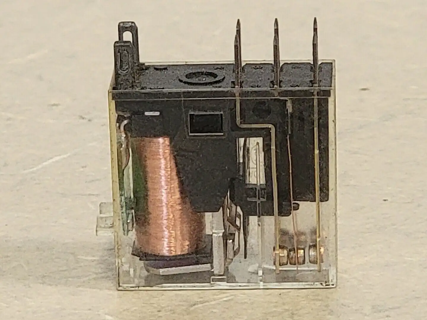 USED OMRON G2R-2-SN