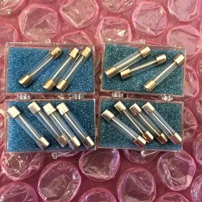 1-1-2 A 250V 313 FUSES AND 3 250V BUSS MDA