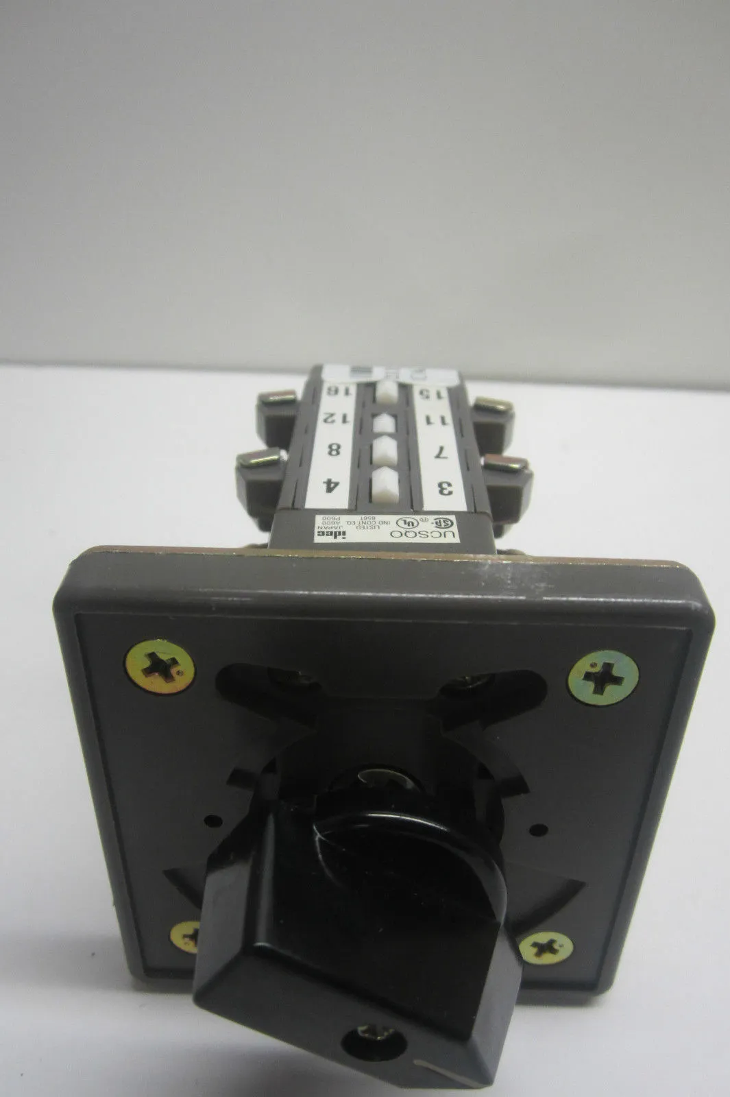 NEW IDEC UCSQ0003 CAM SWITCH