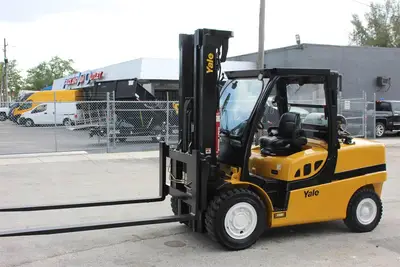 Used 2017 YALE GLP120VX Internal Combustion Forklifts: Pneumatic Tire Florida US | Truck and Van Outlet #1509244