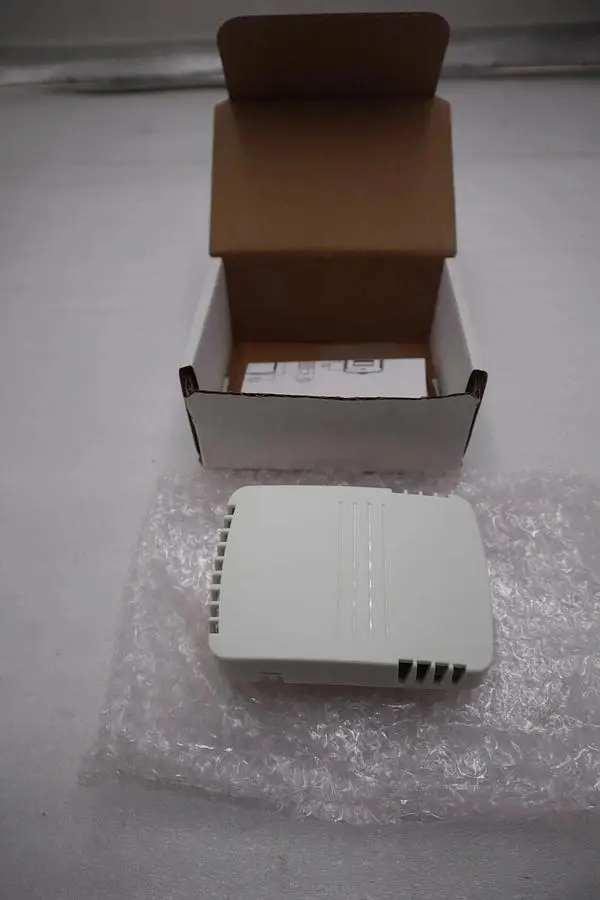 NEW OPEN BOX DWYER RHP-3W11 / RHP3W11 TEMPERATURE SENSOR STOCK G487A