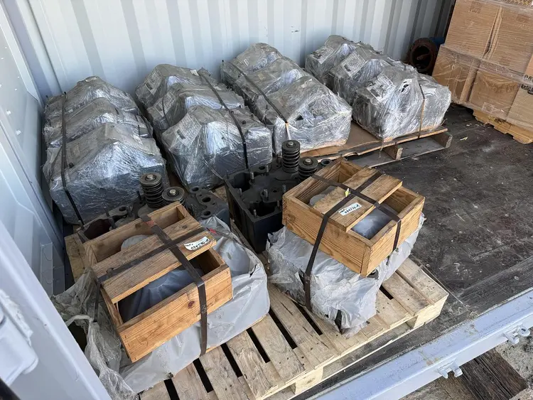 Used WHITE SUPERIOR G825GTLA Cylinders | Compression Source #410135