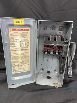 LOT OF VARIOUS ELECTRIC DISCONECTS AND PANAL BOXES