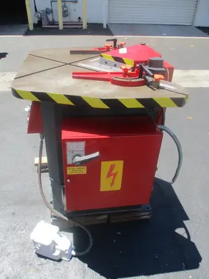 USED AMADA CS-220
