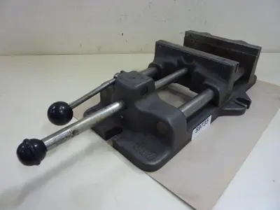 GENERIC Bench Vise CLAMP735 Used