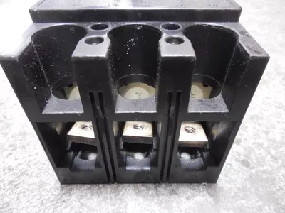 Toshiba P225B No-Fuse Circuit Breaker 225 Amps 600VAC Used
