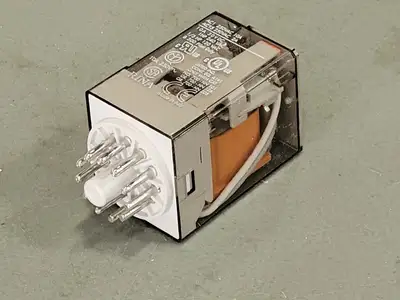 NEW ALLEN-BRADLEY 700-HA33A1