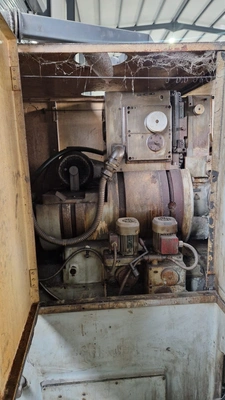 MOSCOW Universal Thread Grinder, in working condition, visible under power