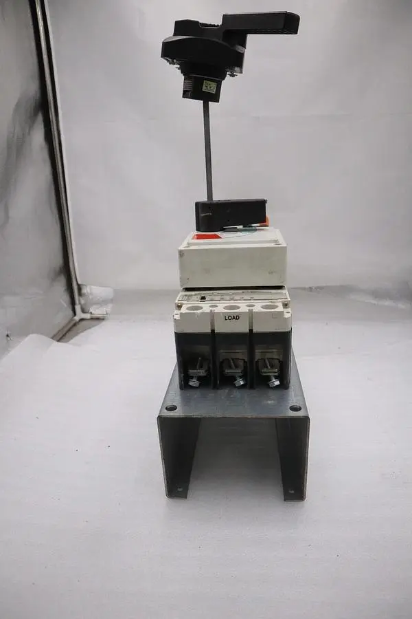ALLEN BRADLEY 140UL6D3D30/ 140U-L6D3-D30 MOLDED CASE CIRCUIT BREAKER STOCK 709-A