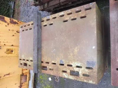 USED CLAMPING TABLE 2500 X 1465 X 750 MM