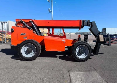 USED 2013 JLG SKYTRAK 10054