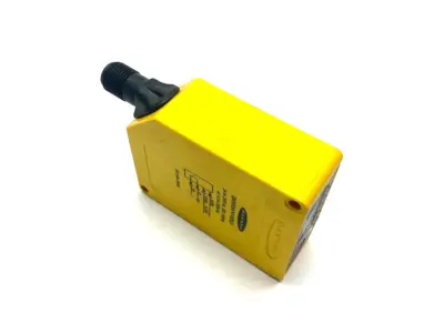 USED BANNER ENGINEERING ADJUSTABLE FIELD VISIBLE RED UNIVER VOLT SENSOR