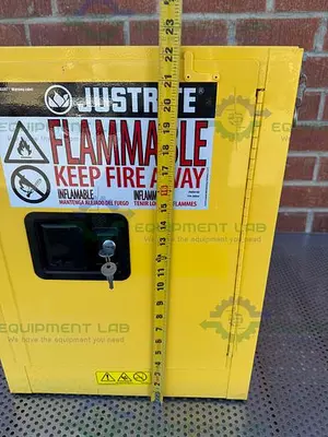 USED JUSTRITE 4 GALLON FLAMMABLE LIQUID STORAGE CABINET W/ SOFT CLOSE DOORS, KEY
