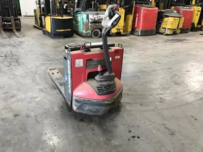 USED 2017 RAYMOND 8210
