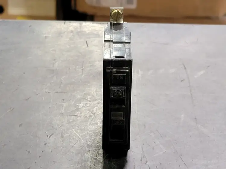 Used SQUARE D QOB120 Switchgears British Columbia CA | Lenmark #241446