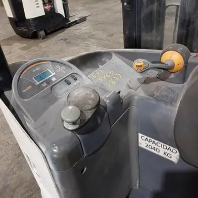 USED 2016 CROWN RR5725-45