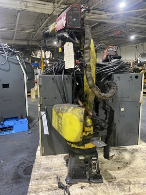 USED FANUC ArcMate 100iC/6L + R-30iA