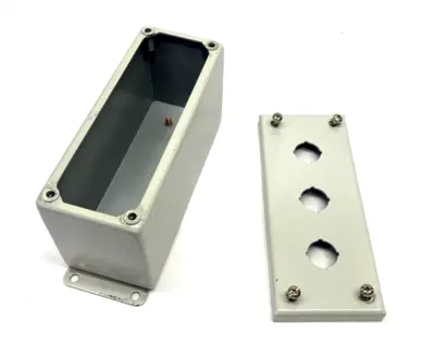 | Wiegmann PBGX3 22mm Pushbutton Enclosure, 3-Button, Steel, Painted Light Gray - Used