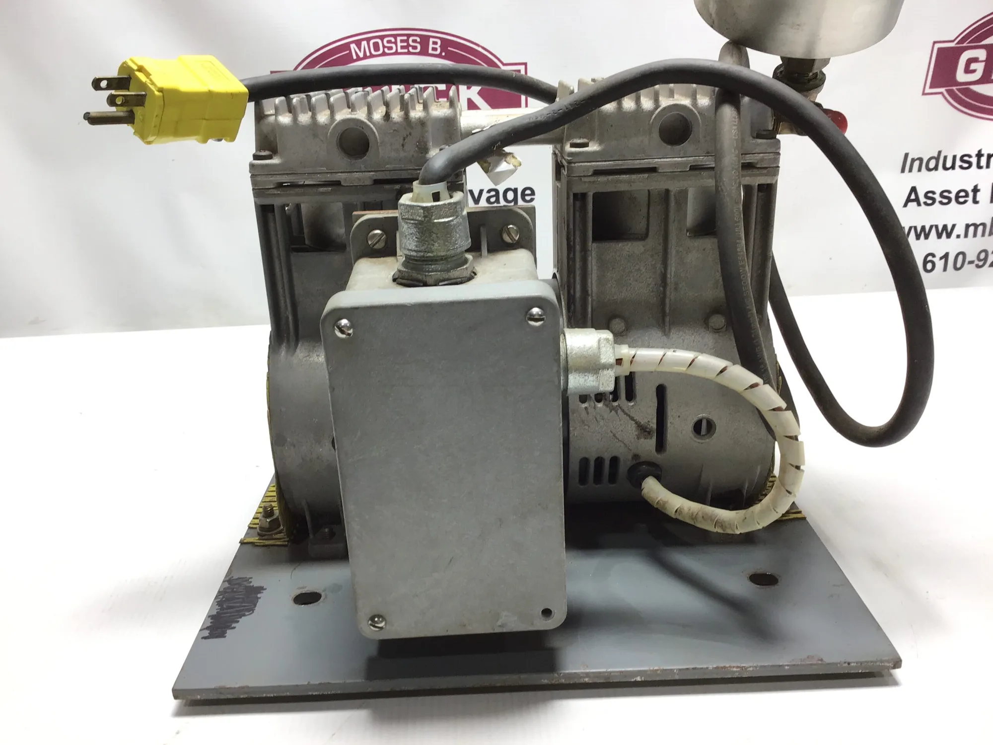THOMAS Piston Air Compressor 0.333 hp, 1 Phase, 115V AC, 25