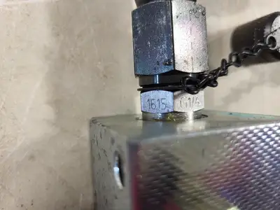 0-3700 PSI Gauge with Metering Block