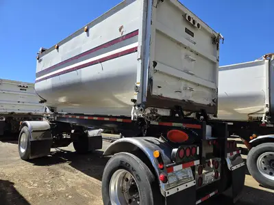 USED 2015 PETERBILT 579
