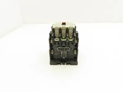 Fuji Electric 2NC1Q0 Magnetic Contactor 100V Coil 3 Pole 600V Lot of 3