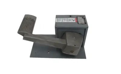 NEW SQUARE D 9002-AT4 FOOT SWITCH 9002AT4