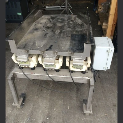 Meyer 30 in x 43 in Vibrating Conveyor