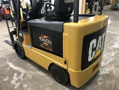 USED 2009 CATERPILLAR E6000