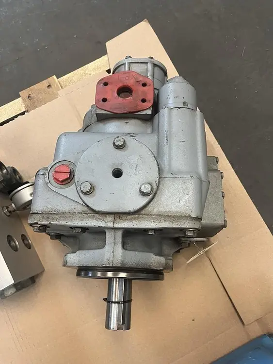 Used SUNDSTRAND 21-2996-CCW-10-85-39-53629 Pumps | Surplus Asset Holdings #1206202