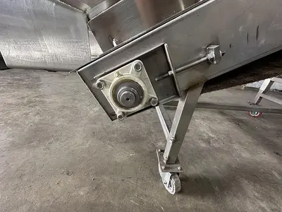 Incline Conveyor with Hopper