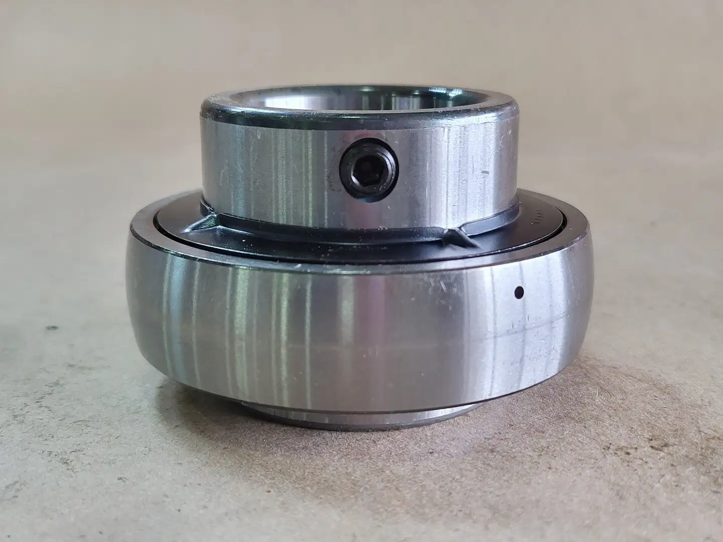 NEW NTN UC208D1