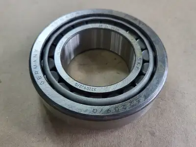 NEW SKF 32209 J2/Q