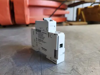 NEW ALLEN-BRADLEY 1492-CB1G100