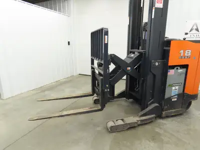 Doosan Forklift Stand On 36V Electric Pantograph Reach Truck 3241lbs 2569h 20' L