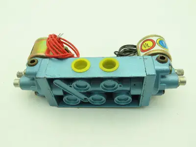 Honeywell Skinner 53FFGAL4 Solenoid Valve 5-Way 3 Pos 120V 150 PSI 1/2" NPT