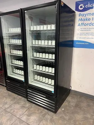 ROYAL VENDORS RVCF-027 SINGLE GLASS DOOR REFRIGERATOR MERCHANDISER USED