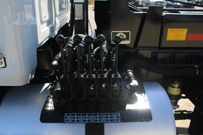 New | in-Stock 2027 MACK MD7 Rolloff Trucks Texas US | Roll Off Truck World #1491884
