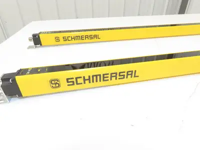 Schmersal SLC440-ER-0890-14-01 Safety Light Curtain Transmitter & Receiver Set