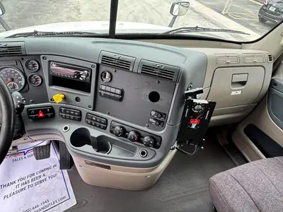 Used 2018 FREIGHTLINER CASCADIA Conventional trucks Florida US | Truck and Van Outlet #1509230
