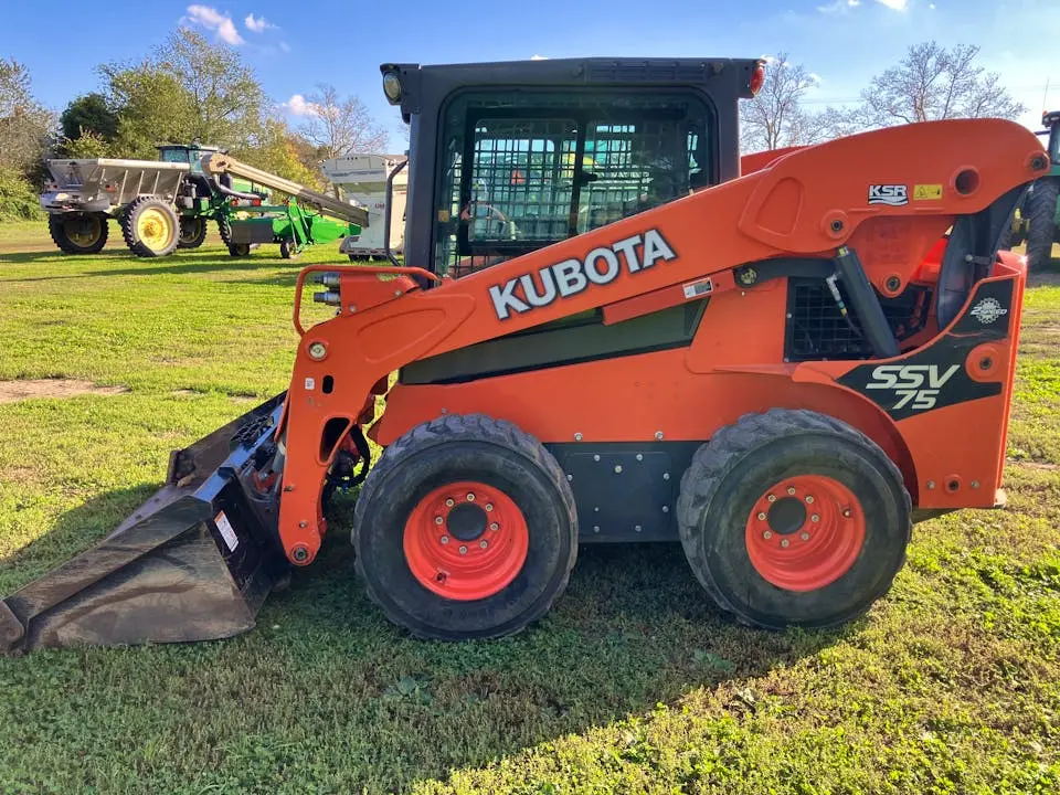 USED 2022 Kubota SSV75
