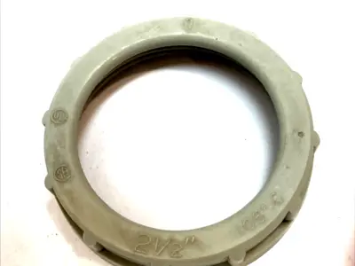 USED THOMAS & BETTS INSULATED CONDUIT BUSHING 2-1/2" - PLASTIC NPT