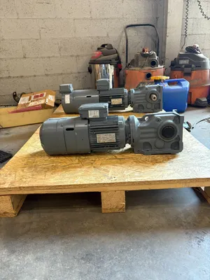 SEW-EURODRIVE KA47B DRN90S4/BE2/TF/AS7W Motors | ESS Industrial Equipment Sales (3)