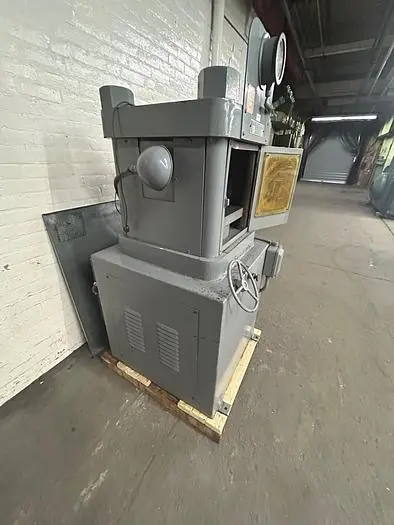 Used M&N 200 TON Air Presses | Gold Machinery #439272