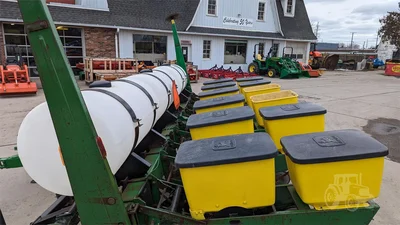 USED JOHN DEERE 7000